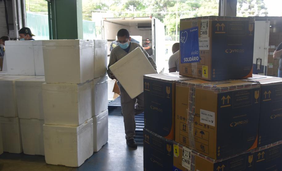 Paraná recebe novas vacinas contra a Covid-19 para dose reforço da população