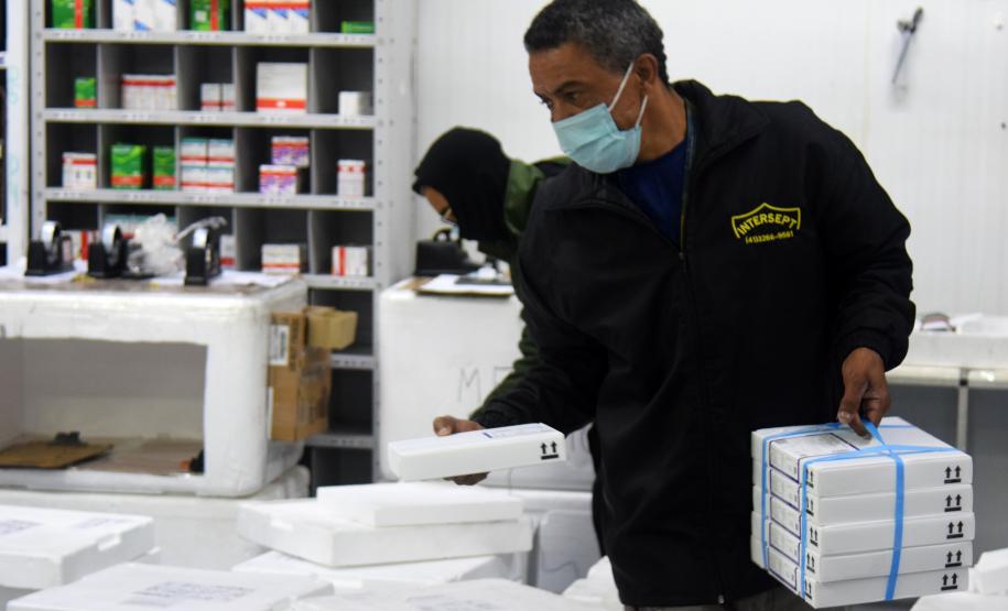 Paraná recebe novas vacinas contra a Covid-19 para dose reforço da população