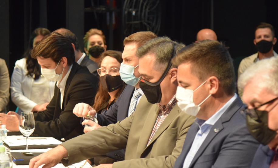 Secretário agradece parceria com os municípios na posse da nova diretoria do Cosems