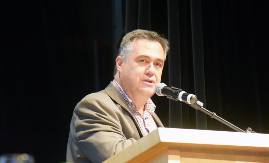 Secretário agradece parceria com os municípios na posse da nova diretoria do Cosems