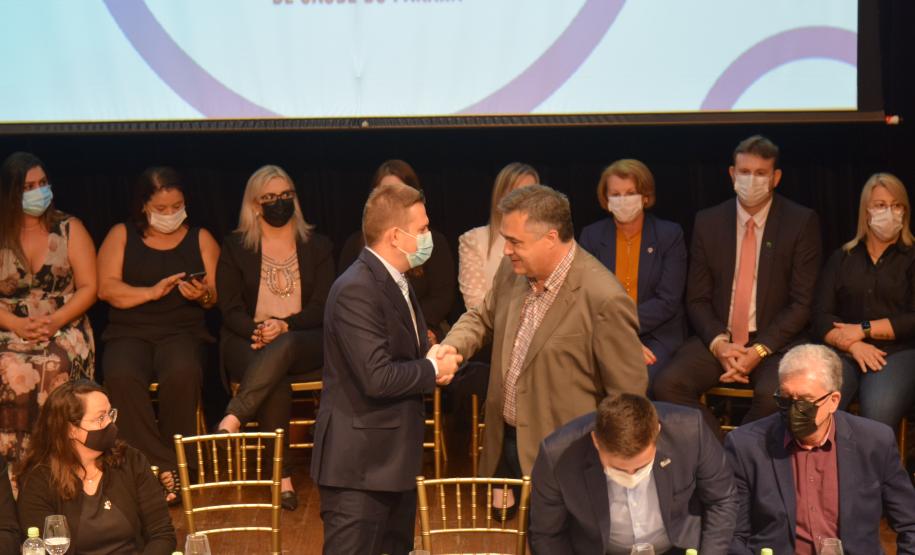 Secretário agradece parceria com os municípios na posse da nova diretoria do Cosems