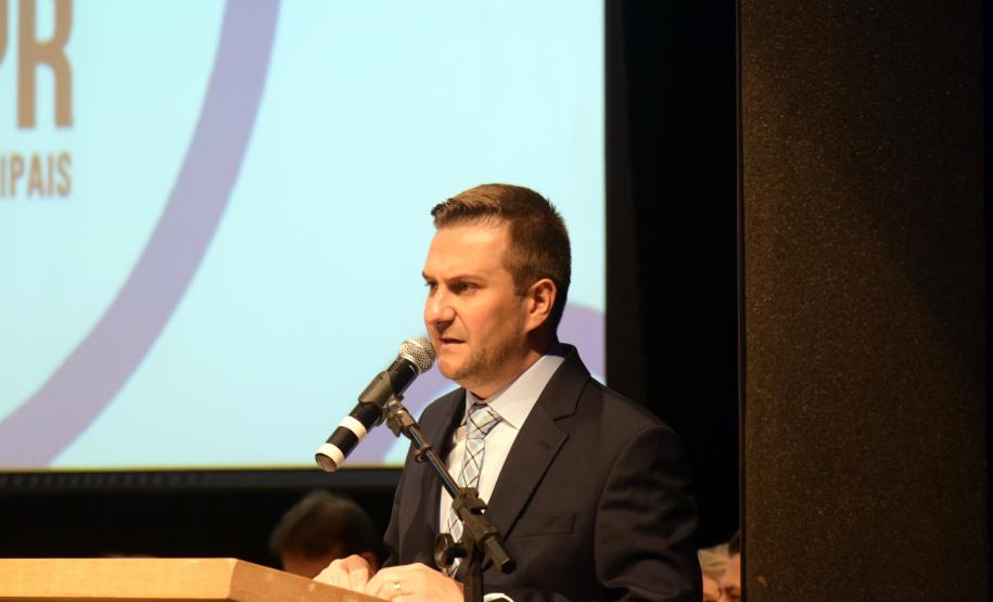 Secretário agradece parceria com os municípios na posse da nova diretoria do Cosems