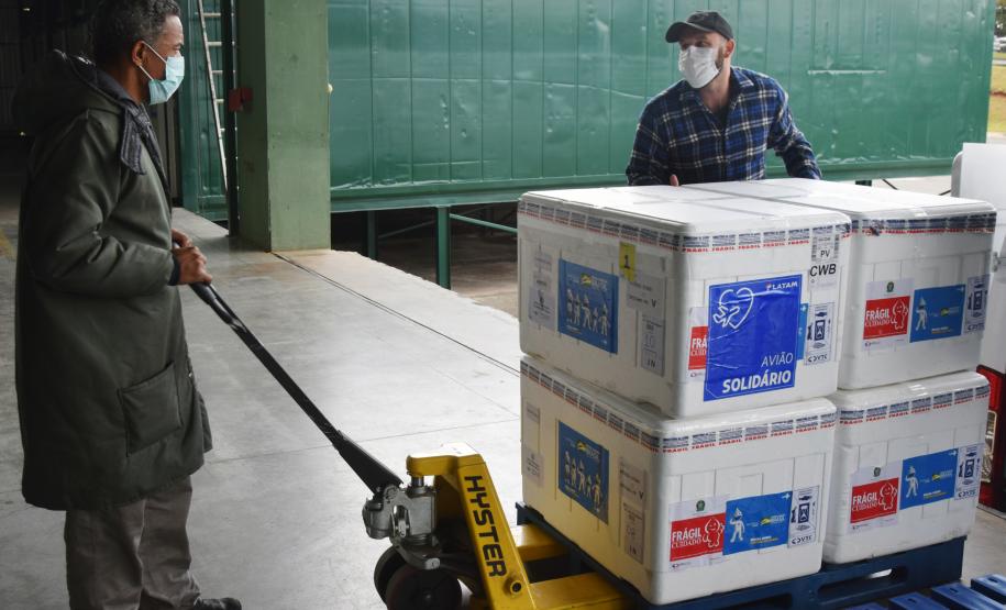 A Secretaria de Estado da Saúde (Sesa) recebeu nesta quarta-feira (8) mais 240.548 vacinas contra a Covid-19.