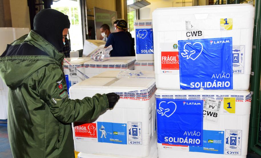 A Secretaria de Estado da Saúde (Sesa) recebeu nesta quarta-feira (8) mais 240.548 vacinas contra a Covid-19.