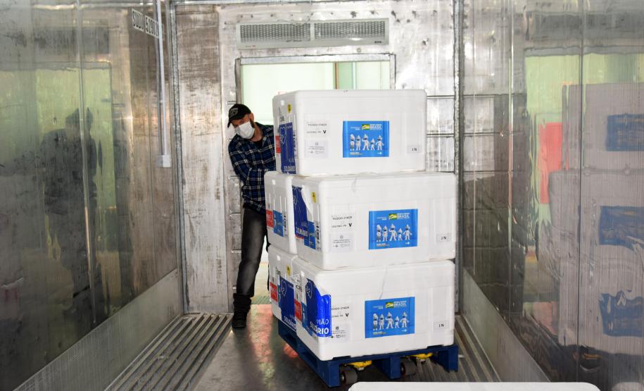 A Secretaria de Estado da Saúde (Sesa) recebeu nesta quarta-feira (8) mais 240.548 vacinas contra a Covid-19.