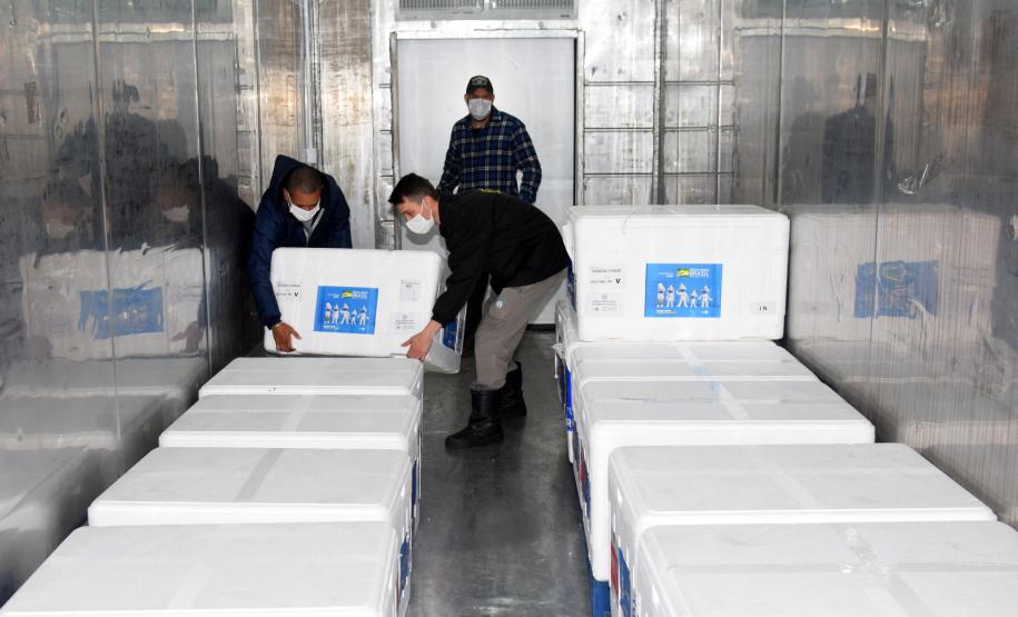 A Secretaria de Estado da Saúde (Sesa) recebeu nesta quarta-feira (8) mais 240.548 vacinas contra a Covid-19.