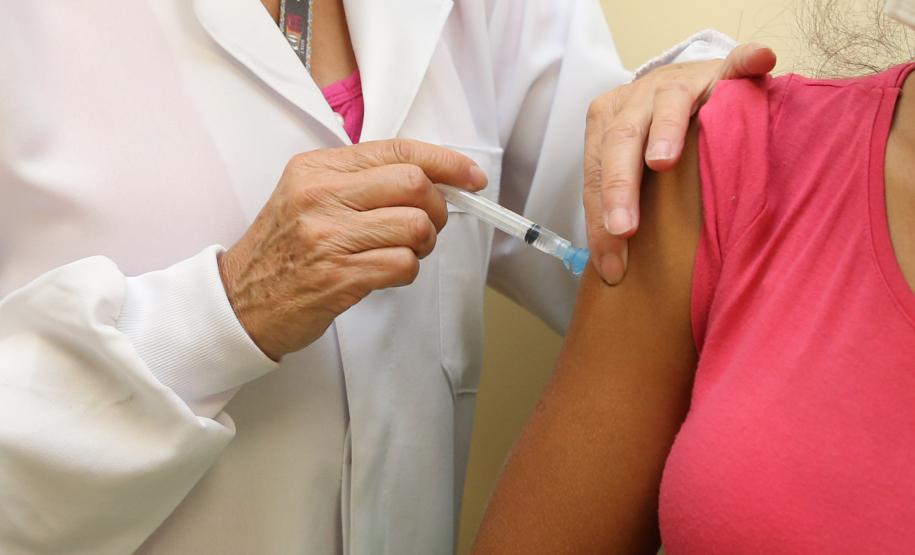 Com Ômicron, mais de 17 mil paranaenses buscaram a primeira dose da vacina em janeiro