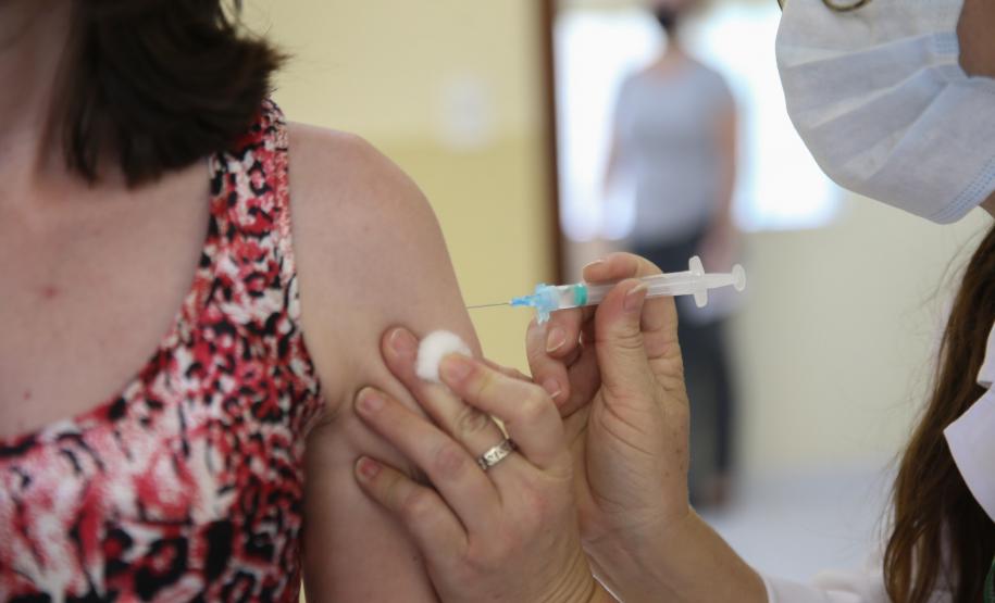Com Ômicron, mais de 17 mil paranaenses buscaram a primeira dose da vacina em janeiro