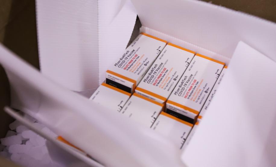 Paraná recebe primeiro lote com 65 mil vacinas contra a Covid-19 para crianças