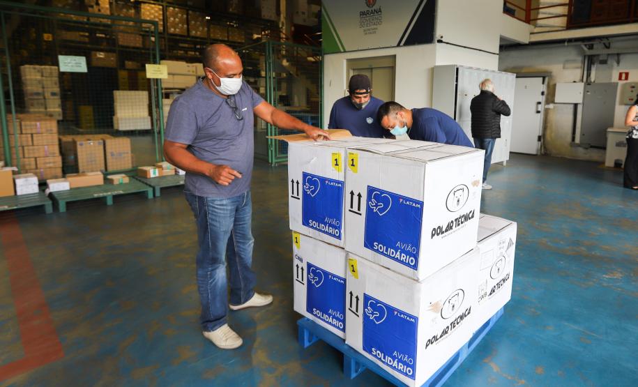 Paraná recebe primeiro lote com 65 mil vacinas contra a Covid-19 para crianças
