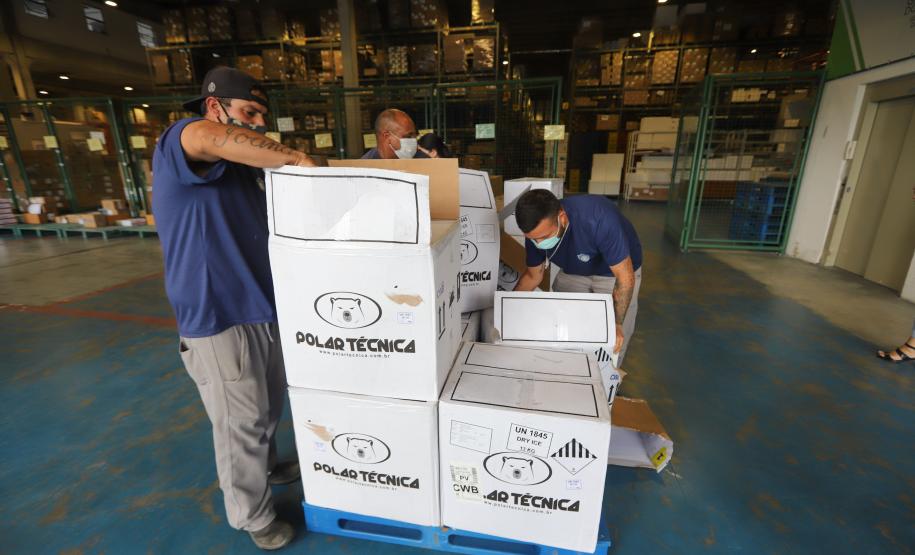 Paraná recebe primeiro lote com 65 mil vacinas contra a Covid-19 para crianças