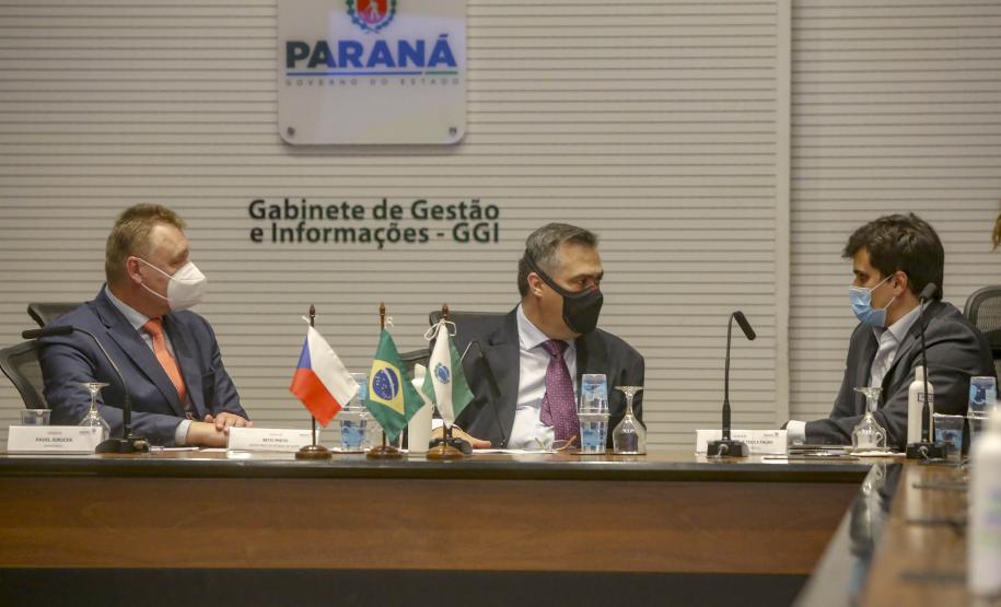 Saúde recebe doação de camas hospitalares de empresa tcheca