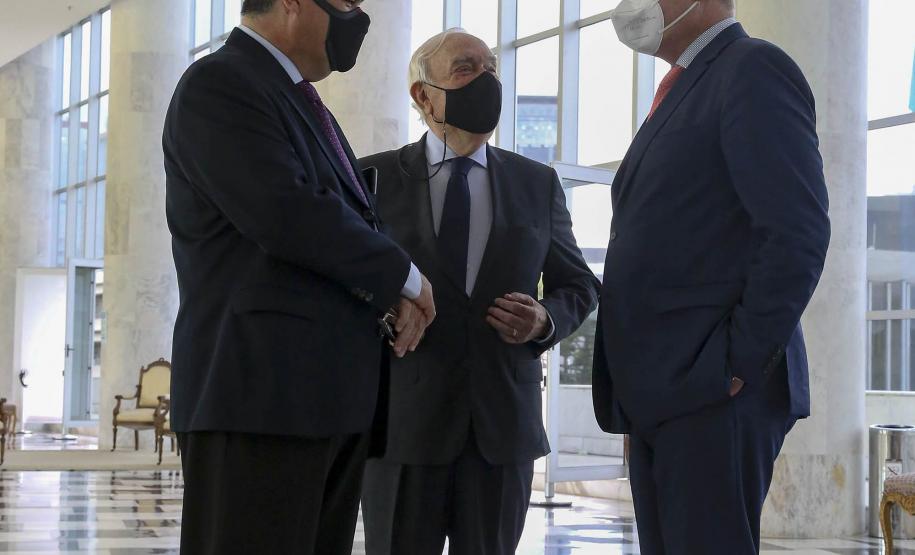 Saúde recebe doação de camas hospitalares de empresa tcheca