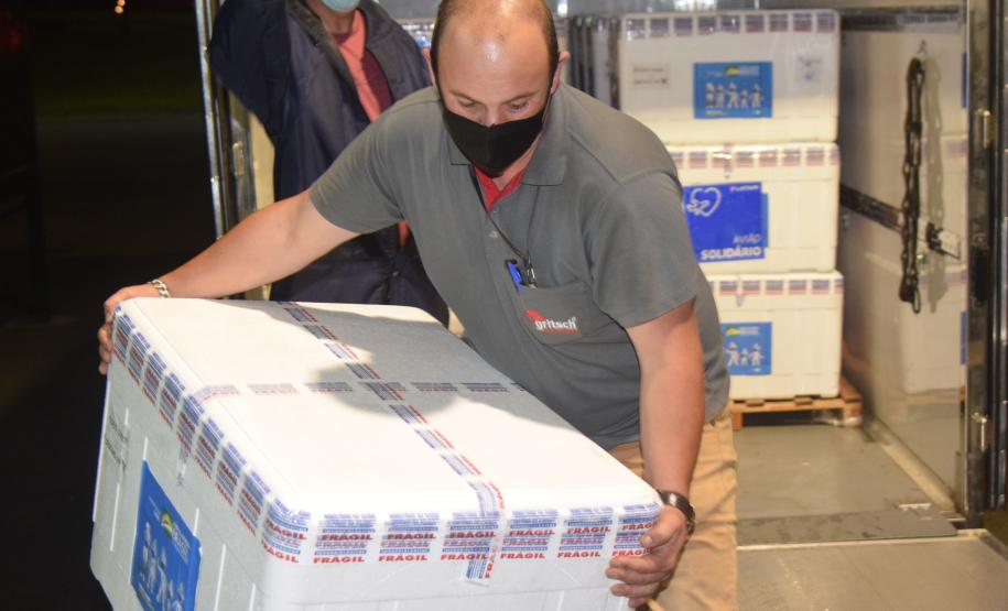 Vacinas pediátricas chegam ao Paraná e serão distribuídas nesta quarta (26)