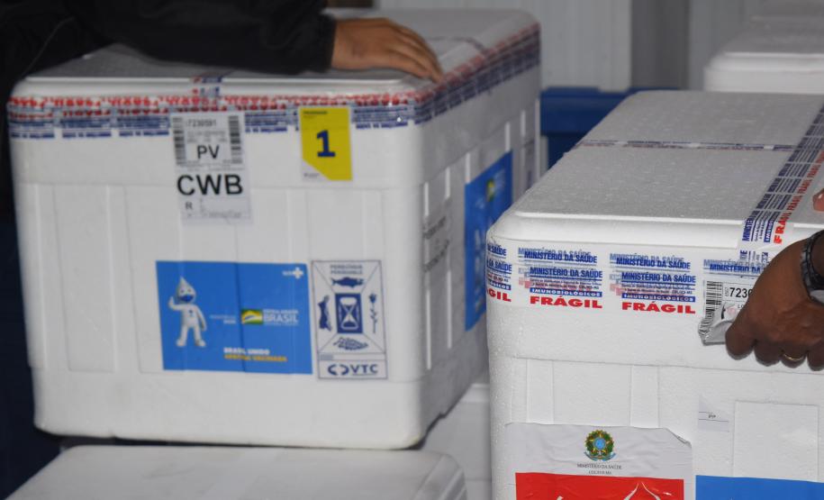 Vacinas pediátricas chegam ao Paraná e serão distribuídas nesta quarta (26)