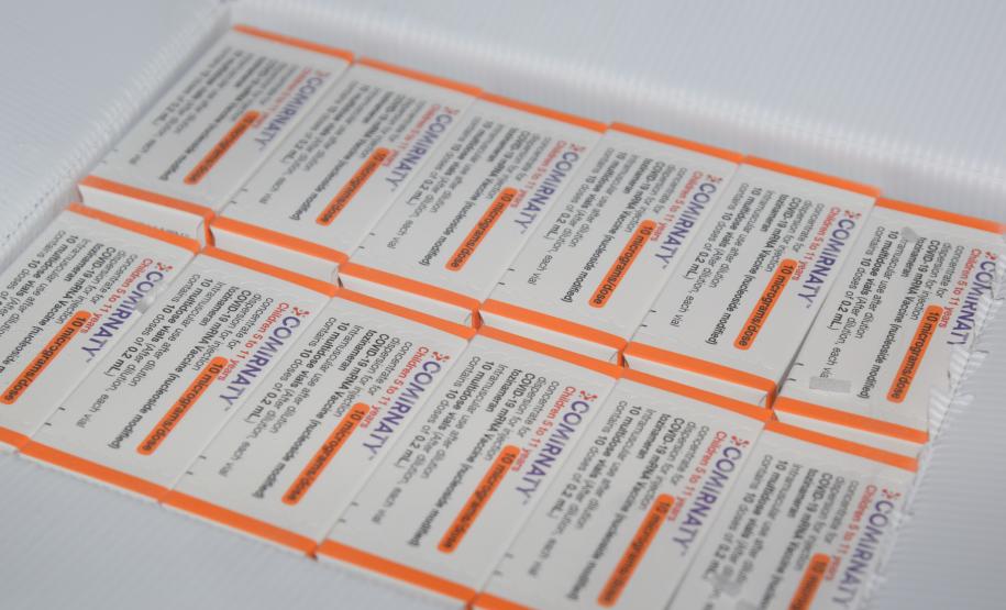 Vacinas pediátricas chegam ao Paraná e serão distribuídas nesta quarta (26)