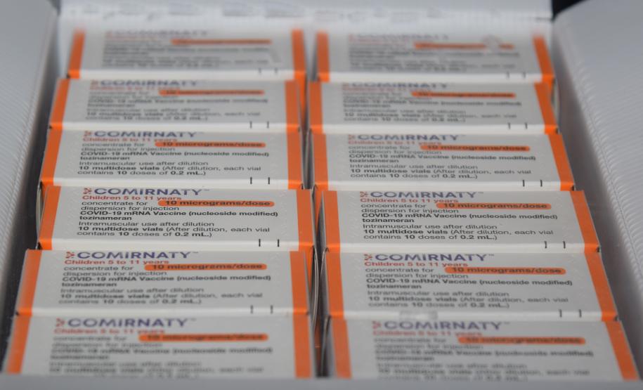 Vacinas pediátricas chegam ao Paraná e serão distribuídas nesta quarta (26)