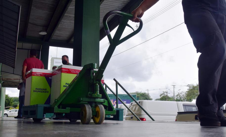 Estado distribui mais 315 mil vacinas contra a Covid-19 e 634 mil testes rápidos