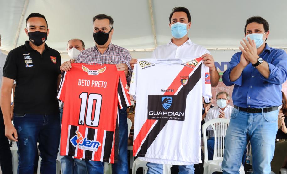 Com entrega de carros, Estado libera R$ 13 milhões para saúde da região de Apucarana