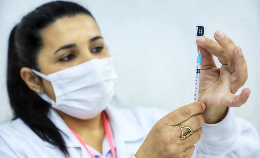 Com Ômicron, mais de 17 mil paranaenses buscaram a primeira dose da vacina em janeiro