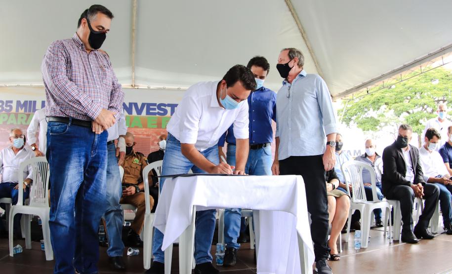 Com entrega de carros, Estado libera R$ 13 milhões para saúde da região de Apucarana