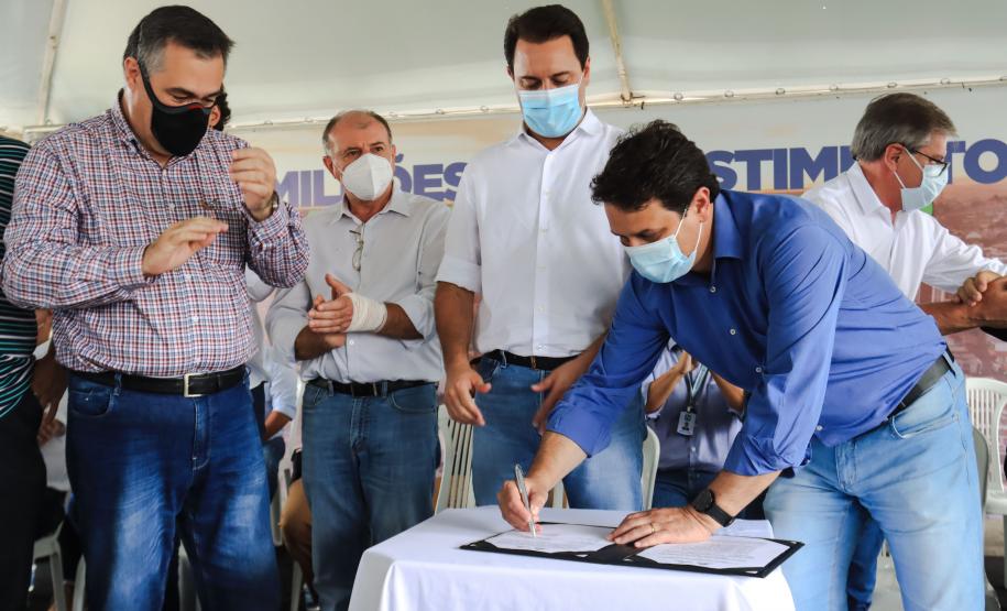 Com entrega de carros, Estado libera R$ 13 milhões para saúde da região de Apucarana