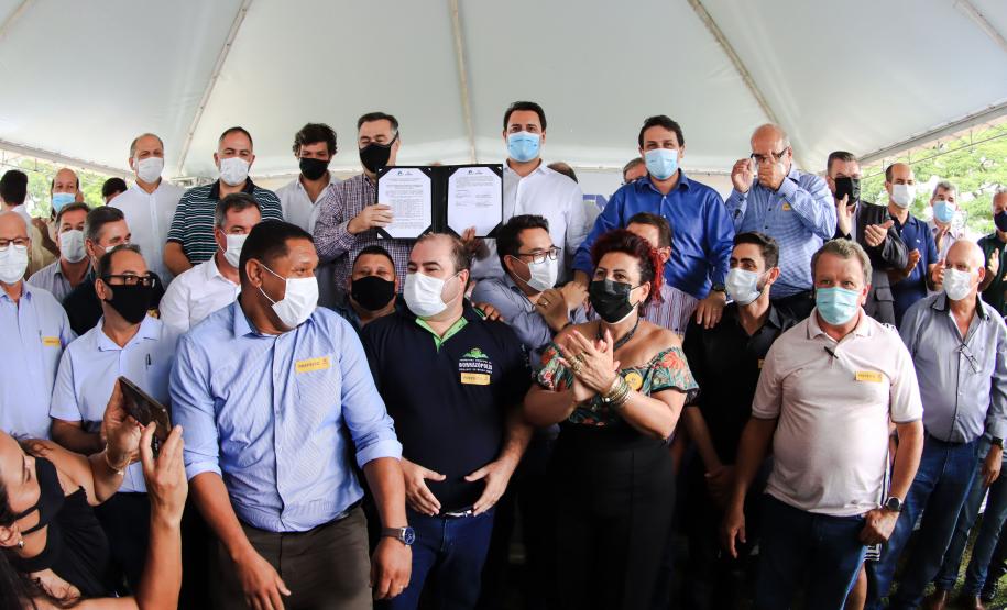 Com entrega de carros, Estado libera R$ 13 milhões para saúde da região de Apucarana