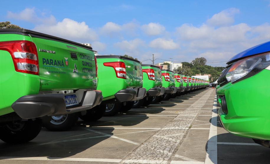 Governador entrega 42 caminhonetes para reforçar trabalho de vigilância ambiental