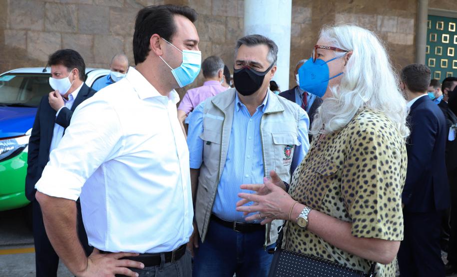 Governador entrega 42 caminhonetes para reforçar trabalho de vigilância ambiental