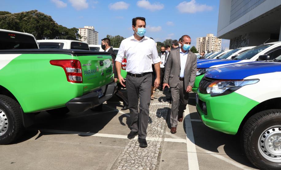 Governador entrega 42 caminhonetes para reforçar trabalho de vigilância ambiental