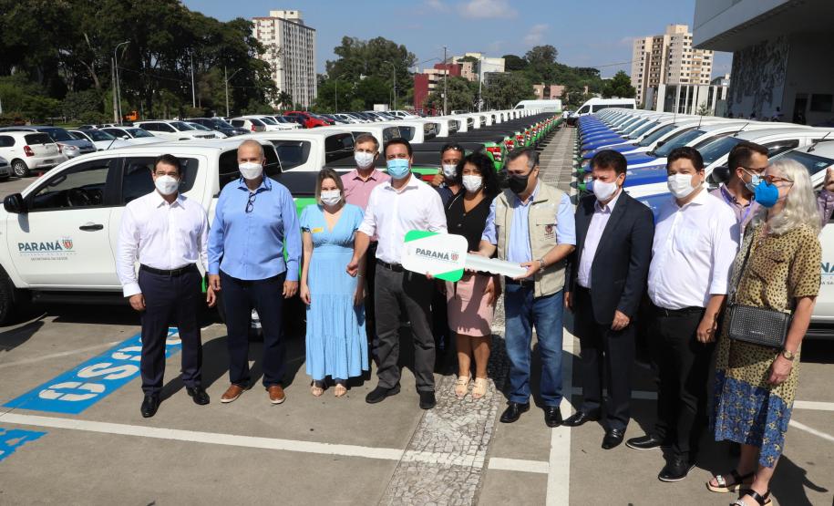 Governador entrega 42 caminhonetes para reforçar trabalho de vigilância ambiental
