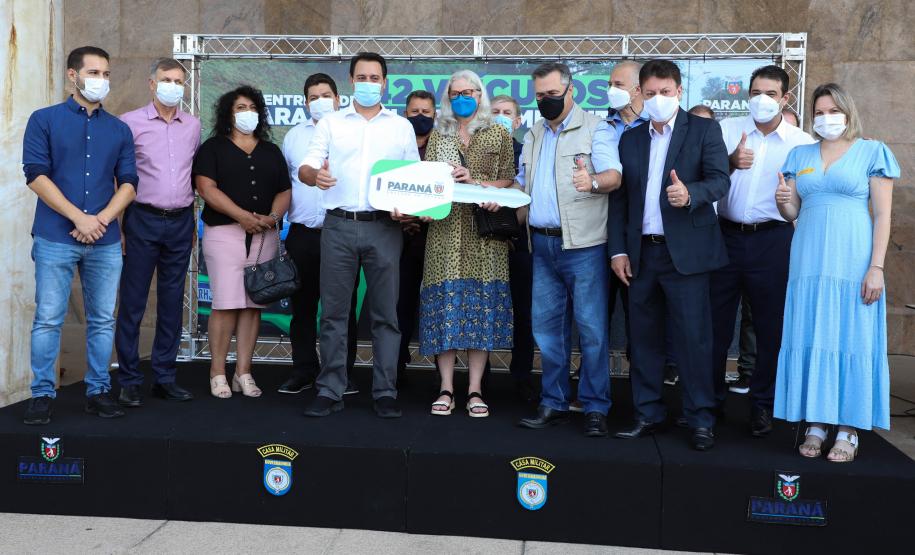 Governador entrega 42 caminhonetes para reforçar trabalho de vigilância ambiental