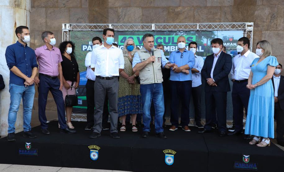 Governador entrega 42 caminhonetes para reforçar trabalho de vigilância ambiental