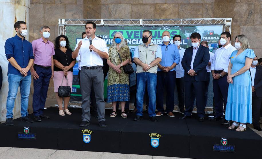 Governador entrega 42 caminhonetes para reforçar trabalho de vigilância ambiental