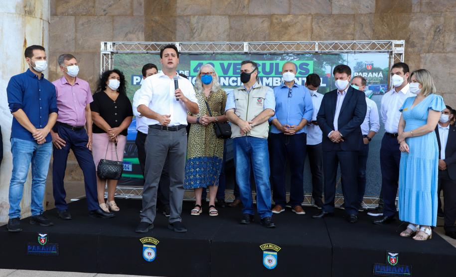 Governador entrega 42 caminhonetes para reforçar trabalho de vigilância ambiental