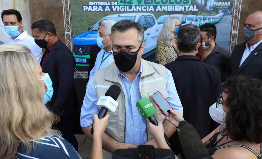 Governador entrega 42 caminhonetes para reforçar trabalho de vigilância ambiental