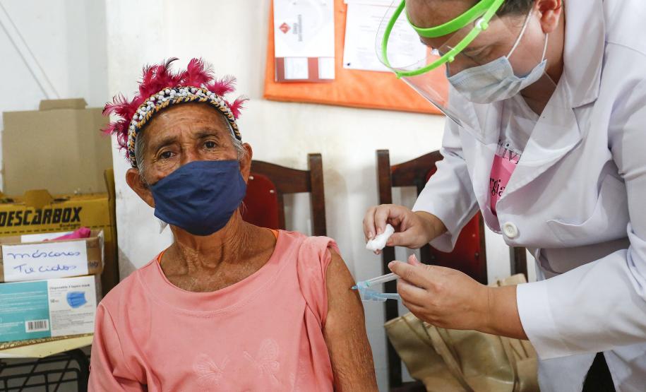 Um ano de vacinação contra a Covid-19 é marcado pela adesão e compromisso dos paranaenses