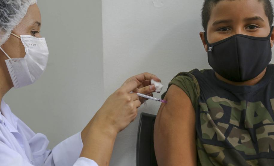 Secretário acompanha vacinação infantil contra a Covid-19 em Curitiba