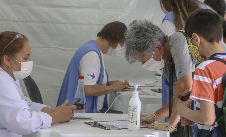 Secretário acompanha vacinação infantil contra a Covid-19 em Curitiba