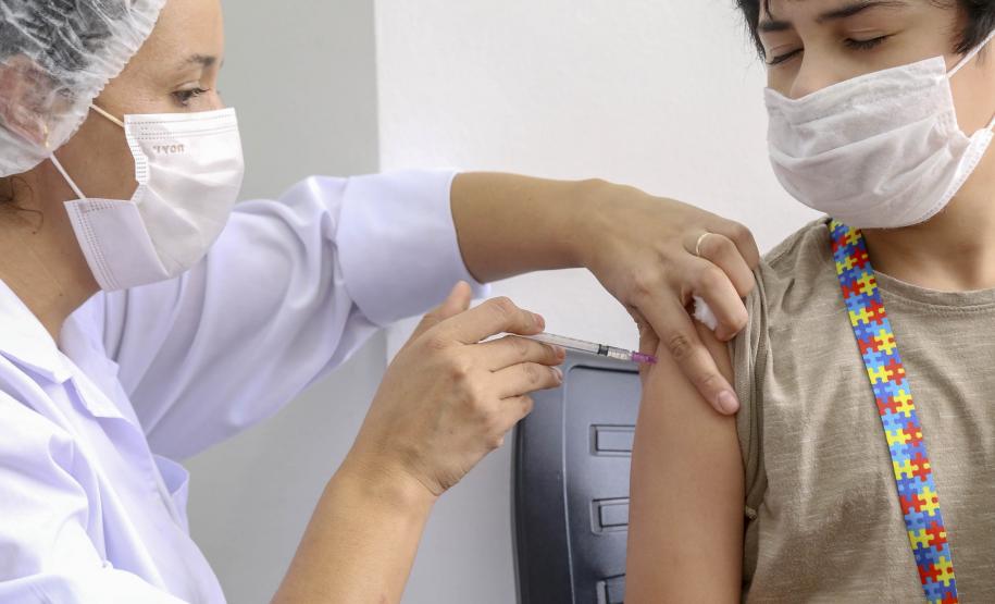 Secretário acompanha vacinação infantil contra a Covid-19 em Curitiba