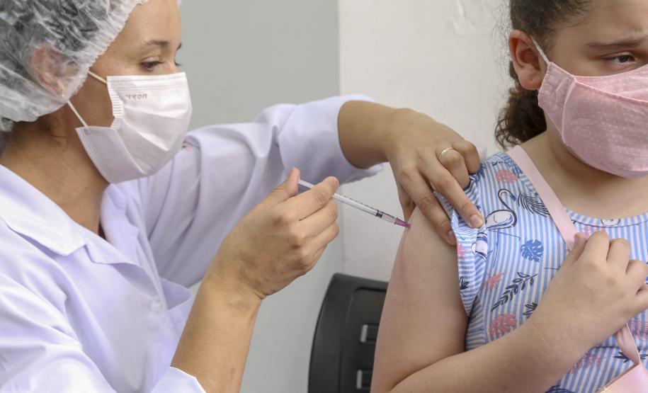 Secretário acompanha vacinação infantil contra a Covid-19 em Curitiba