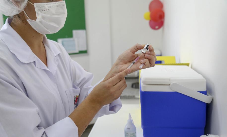 Secretário acompanha vacinação infantil contra a Covid-19 em Curitiba