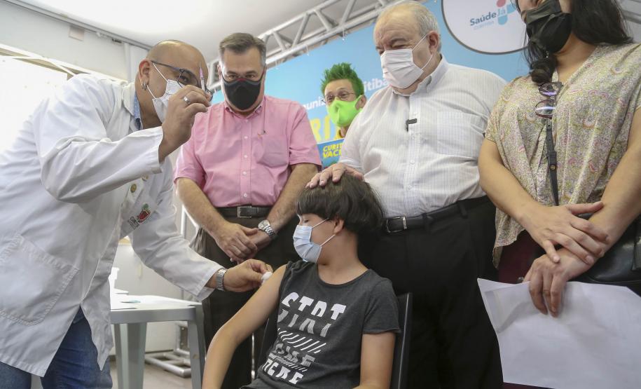 Secretário acompanha vacinação infantil contra a Covid-19 em Curitiba