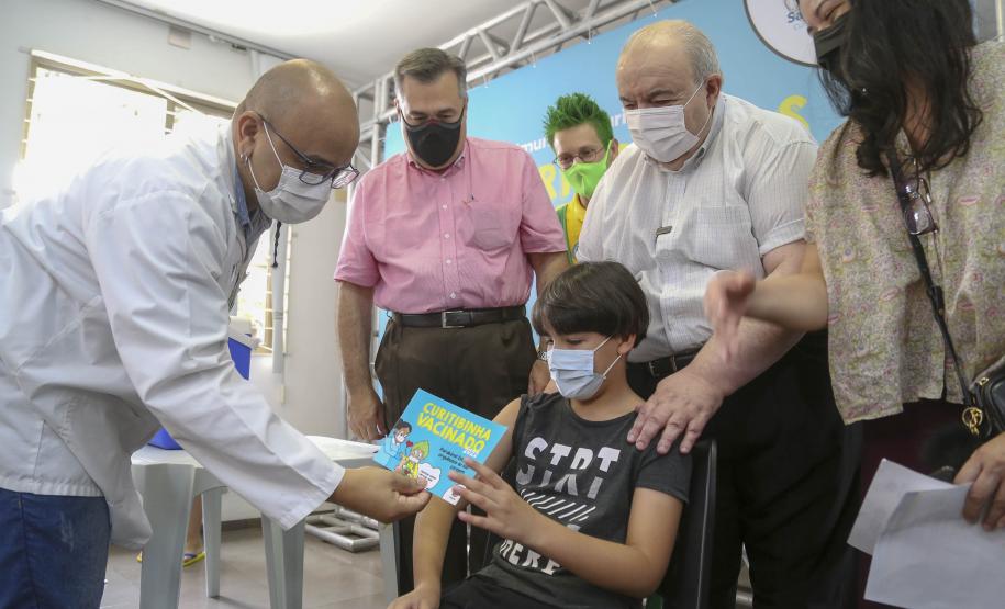 Secretário acompanha vacinação infantil contra a Covid-19 em Curitiba