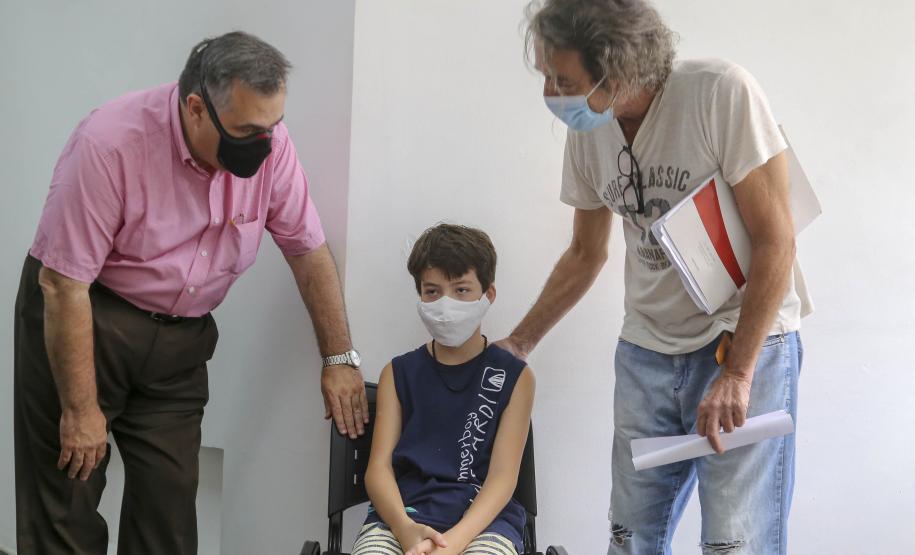 Secretário acompanha vacinação infantil contra a Covid-19 em Curitiba
