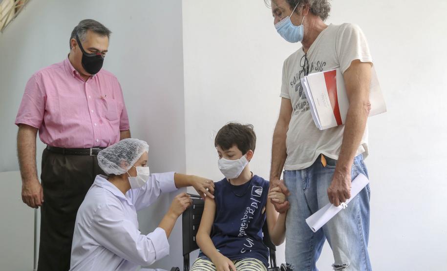 Secretário acompanha vacinação infantil contra a Covid-19 em Curitiba