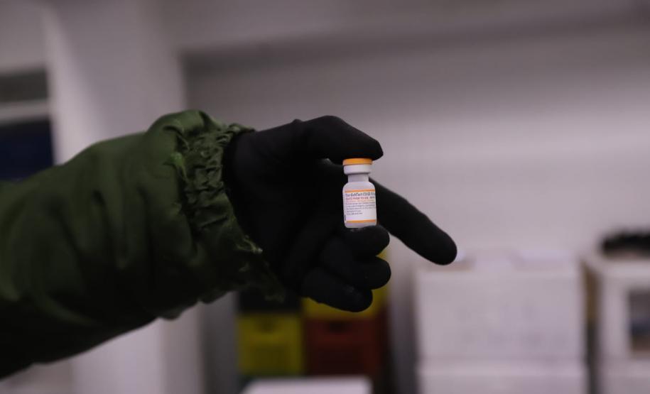 Paraná recebe primeiro lote com 65,5 mil vacinas contra a Covid-19 para crianças de 5 a 11 anos