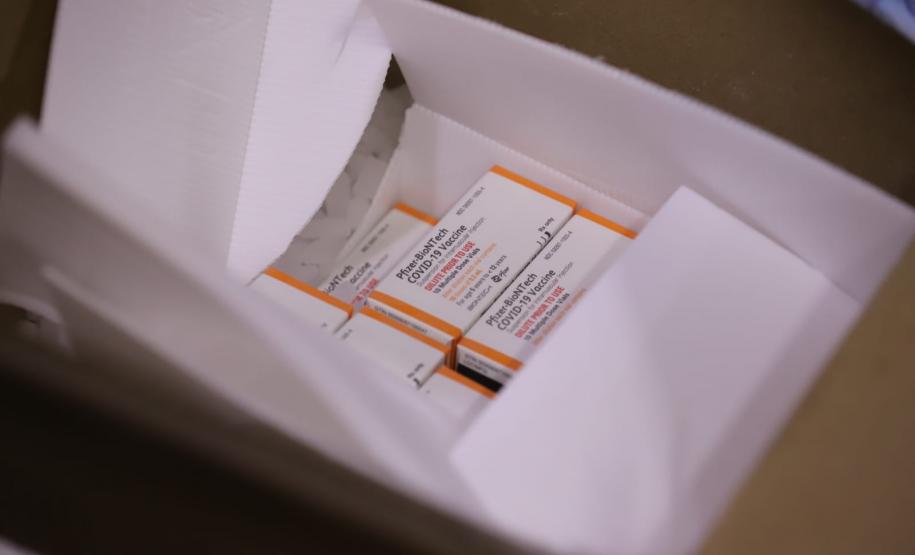 Paraná recebe primeiro lote com 65,5 mil vacinas contra a Covid-19 para crianças de 5 a 11 anos