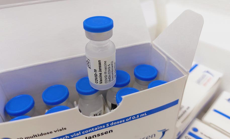 Paraná recebe 914 mil vacinas contra a Covid-19 e mais 294 mil Pfizer devem chegar ainda hoje