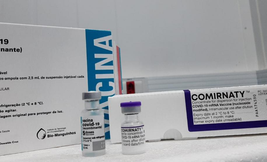 Mais 450 mil vacinas chegam ao Paraná e outras 354 mil ainda são aguardadas